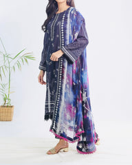 Side profile of embroidered Nureh Signature Lawn Suit showing detailed scalloped lace neckline and straight-cut pants β lightweight summer lawn outfit.