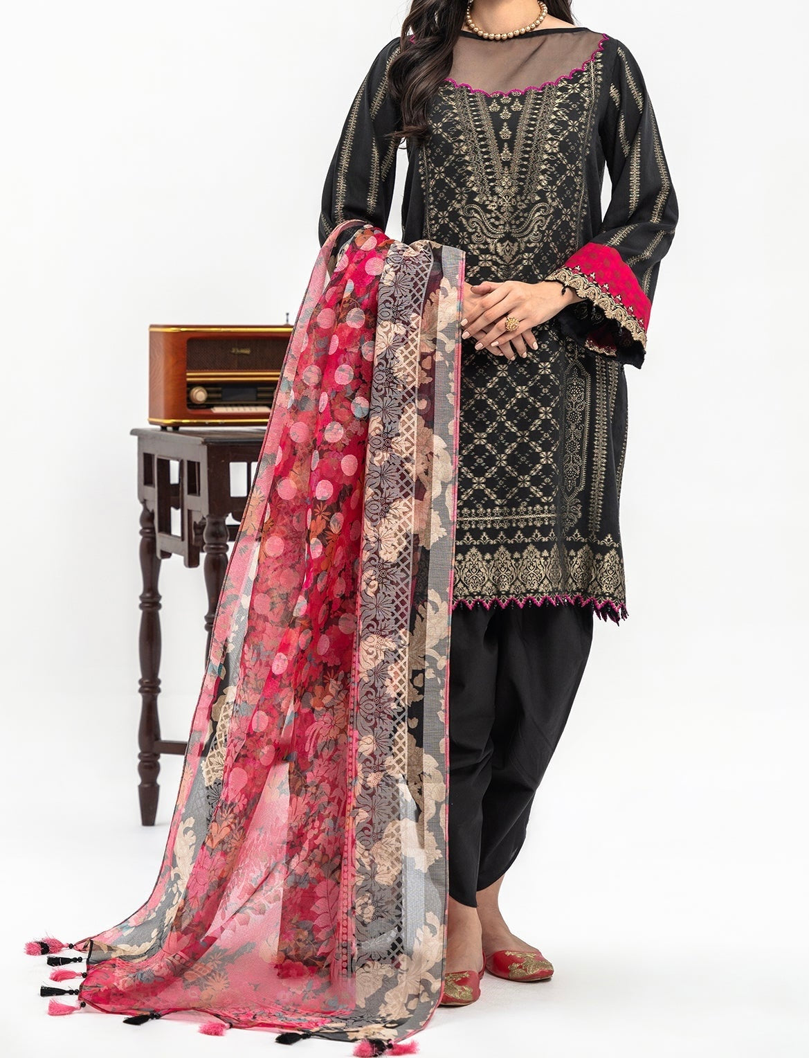 3-PC LAWN JACQUARD SHIRT WITH PRINTED DUPATTA AND TROUSER CLJ3-0540