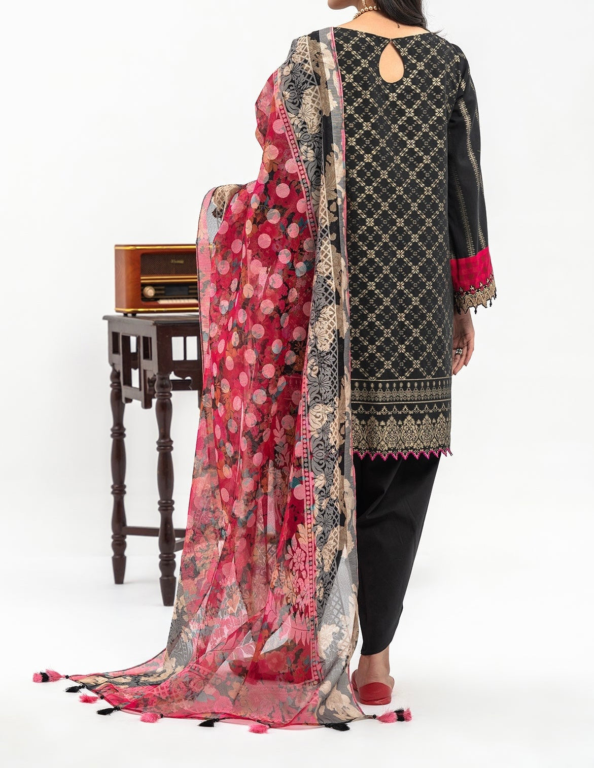 3-PC LAWN JACQUARD SHIRT WITH PRINTED DUPATTA AND TROUSER CLJ3-0540